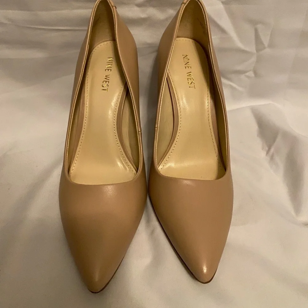 NINE WEST PUMPS cream/nude SIZE 7 - Picture 3 of 9